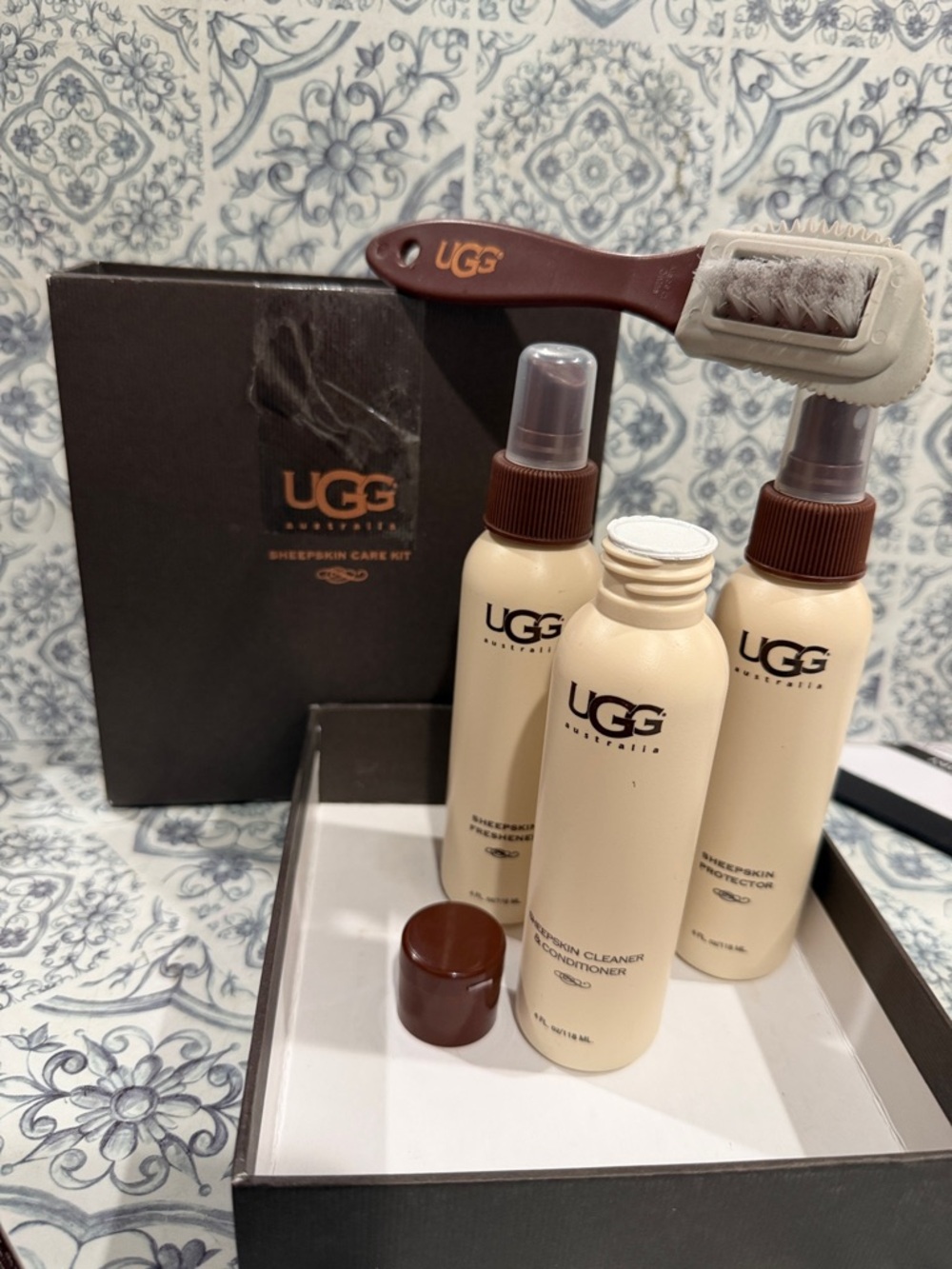 NEW..UGG Sheepskin Care Kit - Cleaning Products…